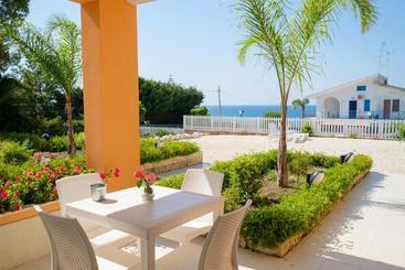 בית מלון כפרי Small Luxury Apartments Pool And Sea View   Stella Del Mare