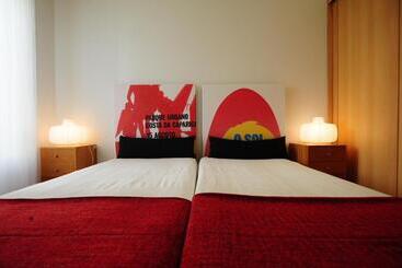 הוסטל Caparica Sun Centre