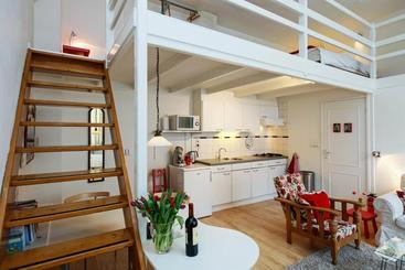 تختخواب و صبحانه Studio Boom Apartment