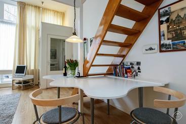 تختخواب و صبحانه Studio Boom Apartment