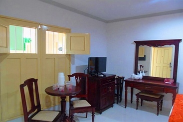 Hotel E La Calesa