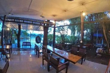 T & T Hostel Kanchanaburi