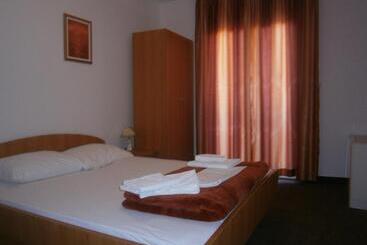 تختخواب و صبحانه Guest House Babić