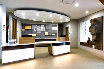 هتل Holiday Inn Express & Suites Trois Rivieres Ouest, An Ihg