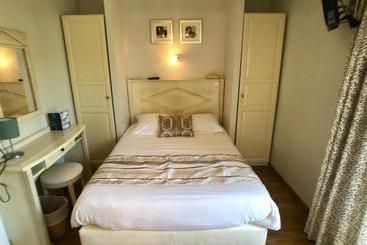 هتل Hôtel Méditerranée