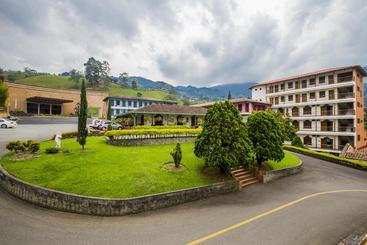 ホテル Y Centro De Convenciones La Extremadura