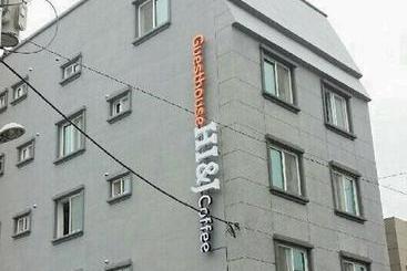 Hi & J Guesthouse  Hostel