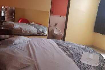 Общежитие Hostal Sauna Emporio Pizarro