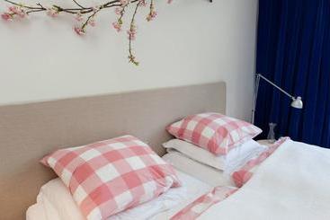 تختخواب و صبحانه Amsterdam The Blossom Room