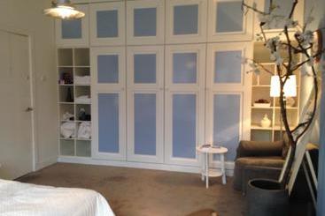 تختخواب و صبحانه Amsterdam The Blossom Room