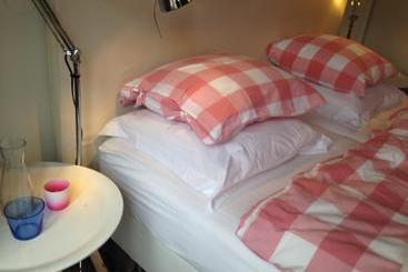 تختخواب و صبحانه Amsterdam The Blossom Room