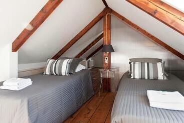 تختخواب و صبحانه Canal Holiday Apartment