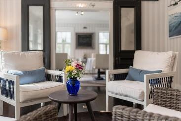 ベッドアンドブレックファースト The Platinum Pebble Boutique Inn   Adults Only Property
