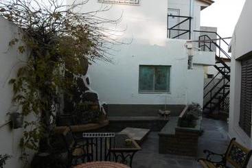 Hostel La Casa De Tounens