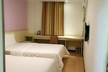 هتل 7days Inn Wuhan Airport Panlong City