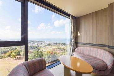 Отель Spring Golf & Art Resort Awaji