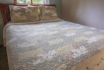 منتجع Ridges Inn & Suites