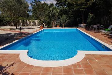 تختخواب و صبحانه Relais La Villa