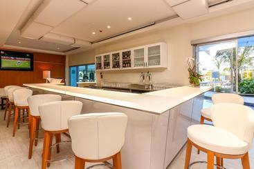 استراحتگاه Harbor Club St Lucia, Curio Collection By Hilton