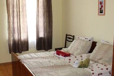 פנסיון La Deka Guesthouse