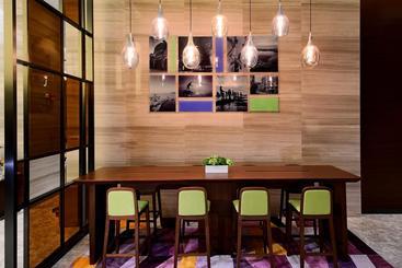 هتل Hampton By Hilton Beihai Station