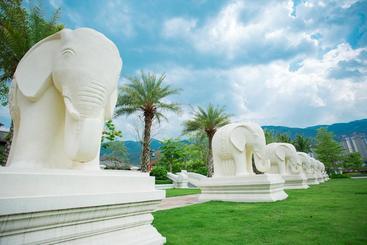 هتل Xishuangbanna Yajule City Golf