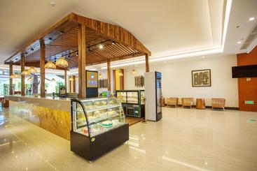 هتل Xishuangbanna Yajule City Golf