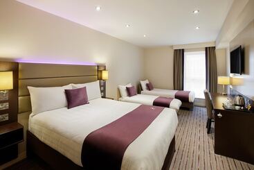 בית מלון כפרי Premier Inn Weston Super Mare   Seafront