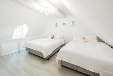 Gapyeong Daengdaengi Dog Pension Silver