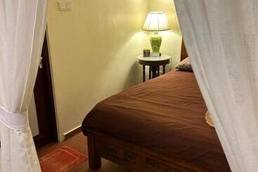 تختخواب و صبحانه Casugria Dutch Heritage Residence