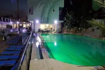 호텔 Thomas Apartments