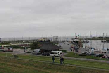 هتل Vier Jahreszeiten Bensersiel