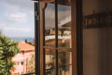 Nice Way Cascais Hostel & Surf Camp