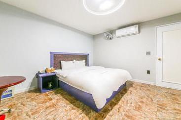 Sky Motel