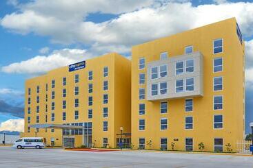 בית מלון כפרי City Express By Marriott Comitán