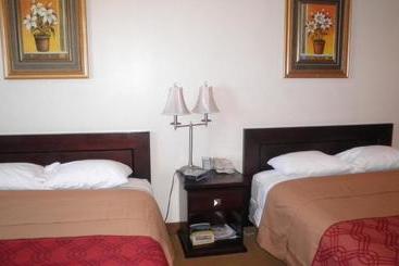 Hotel Travel Inn & Suites
