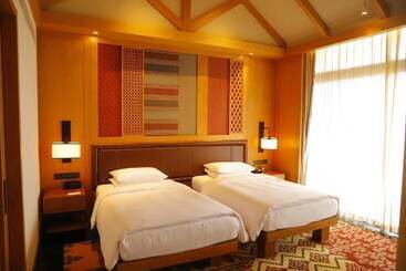 هتل Jinmao Pureal Mountain Liiang