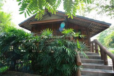 استراحتگاه Papa's Garden