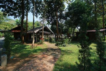 استراحتگاه Papa's Garden