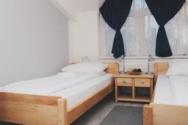 هاستل Bloom Inn