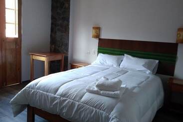 فندق Hostal Balcon De Piedras