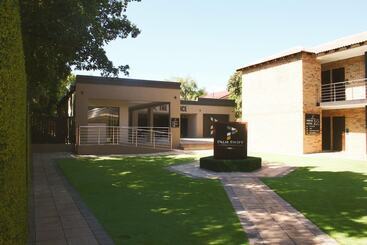 בית מלון כפרי Palm Swift Luxury Accommodation