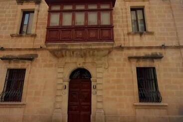 تختخواب و صبحانه Xemx