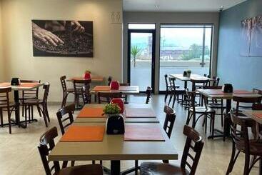 فندق Manso De Velasco