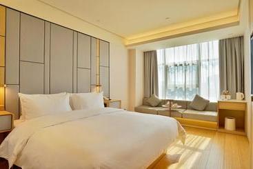 Ji Hotel Qiqihar Emancipation Door