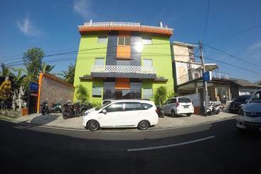 هاستل Reddoorz Near Ubud Village