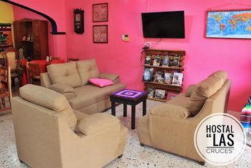 Общежитие Hostal Las Cruces