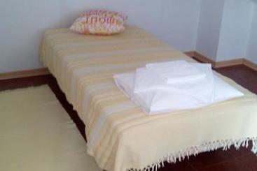 تختخواب و صبحانه Sun & Sand Guesthouse