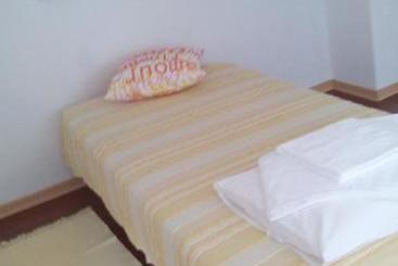 تختخواب و صبحانه Sun & Sand Guesthouse