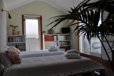 تختخواب و صبحانه Sun & Sand Guesthouse